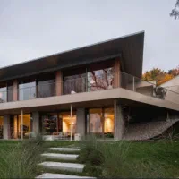 منشی مدیر عامل و کارمند اداری خانم