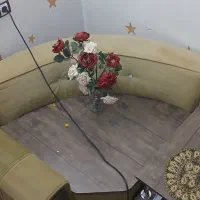 مبل راحتی ۷نفره کارکرده به همراه میزعسلی