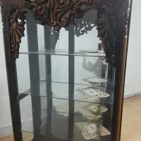 یک عدد بوفه تمام شیشها سالم از جنس درخت گردو