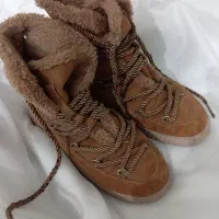 یک جفت بوت داخل کرک کاملا نو