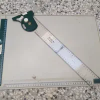 خط کش مهندسی و تخته رسم