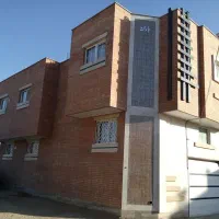 منزل دو طبقه مجزا  معاوضه با یک طبقه بزرگ و تمیز