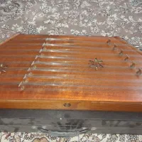 سنتور چوبی زهی/زخمه‌ای