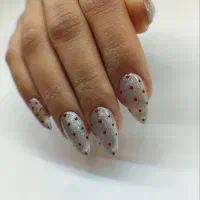 ارائه خدمات تخصصی کاشت ، ترمیم ، طراحی ناخن