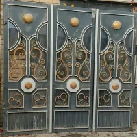 درب پارکینگ فوق‌العاده زیبا و با دوام و  در حد نو