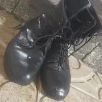 پوتین و لباس سربازی