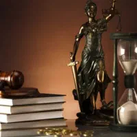 وکیل پایه یک دادگستری (بانو)