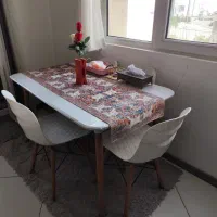 میز غذاخوری بسیار تمیز، کم کارکرد، قیمت مناسب