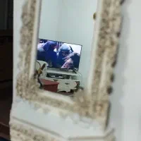 اینه ساعت زیر تلویزیونی