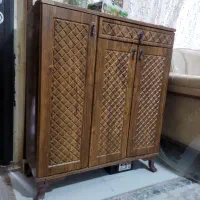 جاکفشی و میز تلویزیون