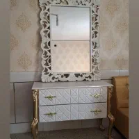آینه و کنسول و صندلی