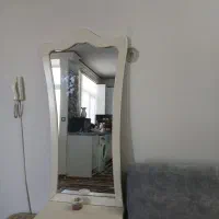 اینه ایستاده با کنسول