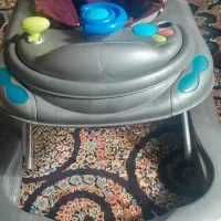 روروک و کریر سالم به همراه کمی لوازم بچه همگی نو