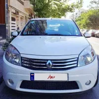 ساندرو اتوماتیک برج ۱۲ سال ۹۸ هستش تحویل ۱۴۰۰ تمیز