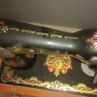 یک عدد چرخ خیاطی با تلوزیون