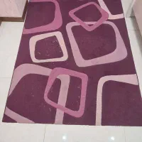 فرش ماشینی طرح مدرن با رنگ‌های بنفش و صورتی