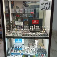 ویترین.قفسه مغازه فروشی