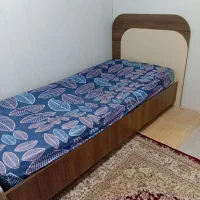 تخت یکنفره به همراه تشک