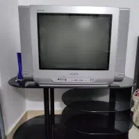 تلویزیون همراه با میز