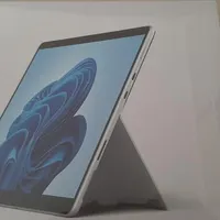 سرفیس پرو ۸ به همراه کیبورد