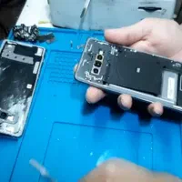 شاگرد تعمیرات موبایل