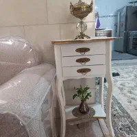 یک عدد میز تلفن