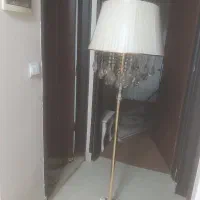 آباژور ایستاده