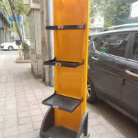دو‌ عدد استند فلزی و‌ چوبی