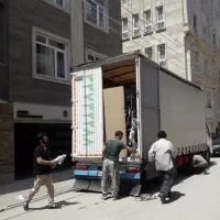 کـارگر اثاث کشی تخلیه و بارگیری دیر شبانه روزی