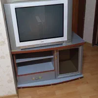 میز و تلویزیون