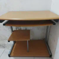 میز کامپیوتر شیک وپایه فلزی