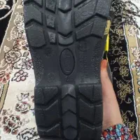 ۱جفت کفش نوک آهنی و دو جفت چکمه های نپوشیده شده|کیف، کفش، کمربند|مریوان, |دیوار