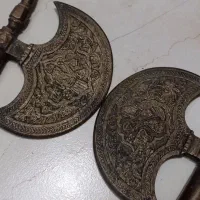 تبر برنجی|کلکسیون اشیاء عتیقه|اصفهان, حصه جنوبی|دیوار