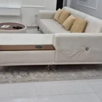 مبل ال بسیار نو همراه میز