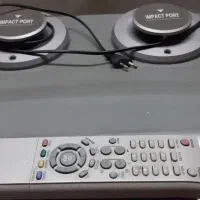 تلویزیون قدیمی به همراه میز