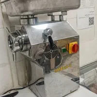 چرخ گوشت صنعتی امگا (تک‌فاز - موتور ۳ اسب)در حد نو