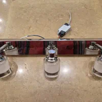 چراغ دیواری بالای آینه