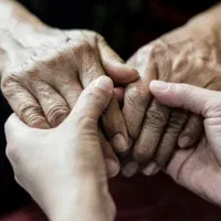 نگهداری شبانه روزی از بانوی سالمند در کپورچال