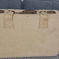 چمدان قدیمی انتیک  مخصوص دکور اتلیه یا کلکسیون|کلکسیون اشیاء عتیقه|اراک, |دیوار