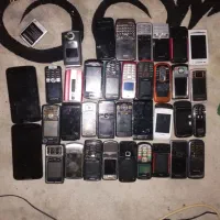 گوشی اصلی مختلف