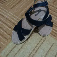 صندل نو به علت بزرگ بودن سایز