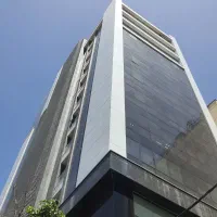 ۱۳۰ متر، لوکس، بر اصلی