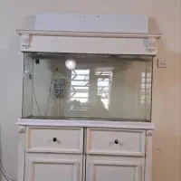 میز  و شیشه ماهی