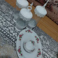 ظروف گل قرمز