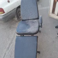 ۳ عدد صندلی در حد نو تمیز مناسب برای آرایشگاه.