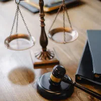 وکیل پایه یک دادگستری