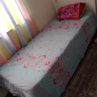 تخت یک نفره درحدنوباکنسول پایینه به فروش میرسد