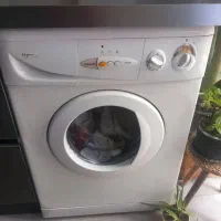 ماشین لباس شویی سالم و تمیز بدون خط و خش