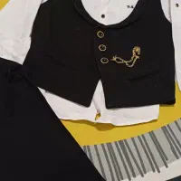 یه سری لباس بچه گانه سالم و تمیز