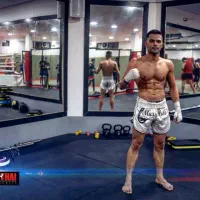 مربی کیک بوکس و‌موی تای